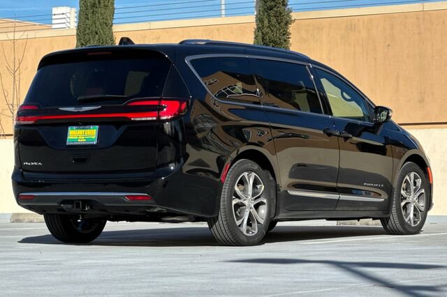 New 2026 Chrysler Pacifica Pinnacle image 4