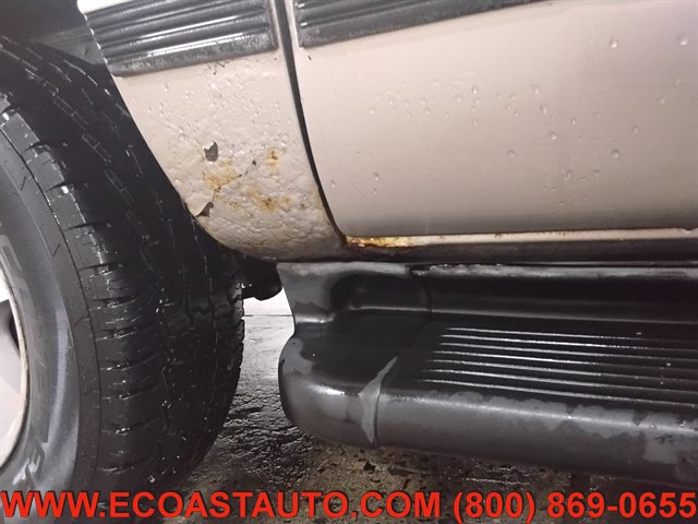 Used 1999 Chevrolet Suburban 4WD w/ Preferred Equipment Group 3 image 21