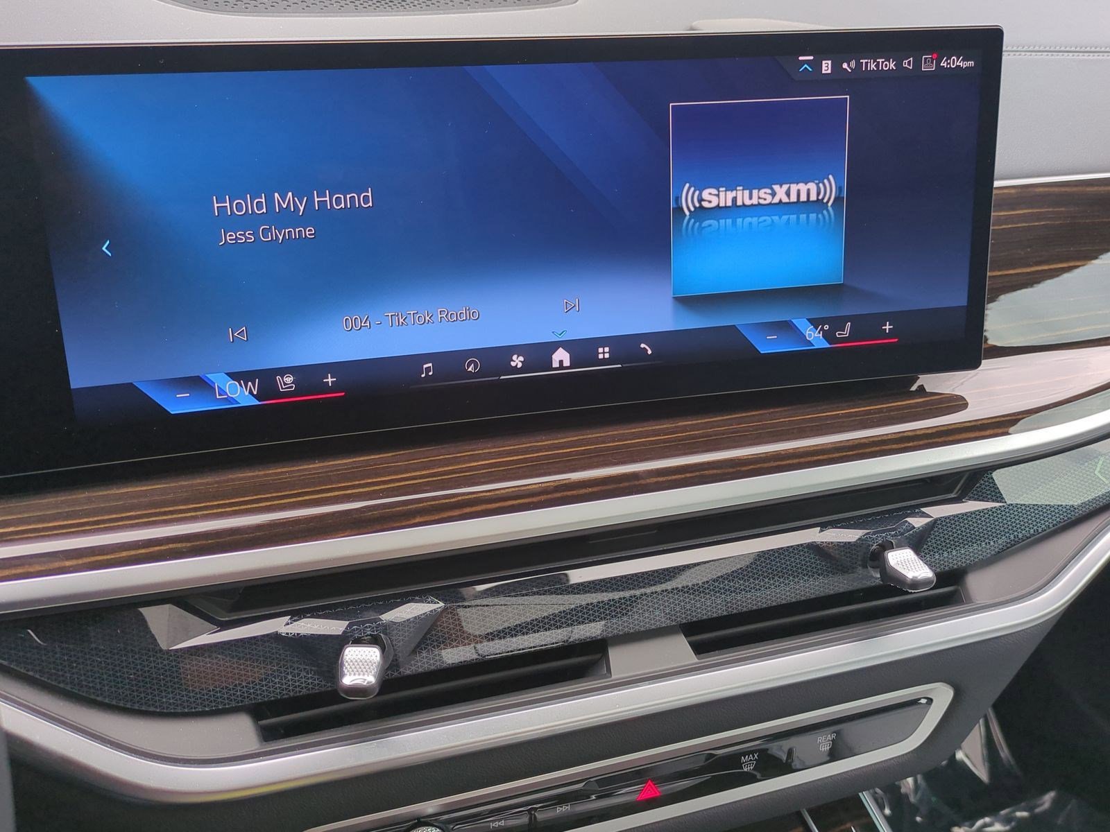 Used 2025 BMW X5 xDrive50e w/ Premium Package image 23