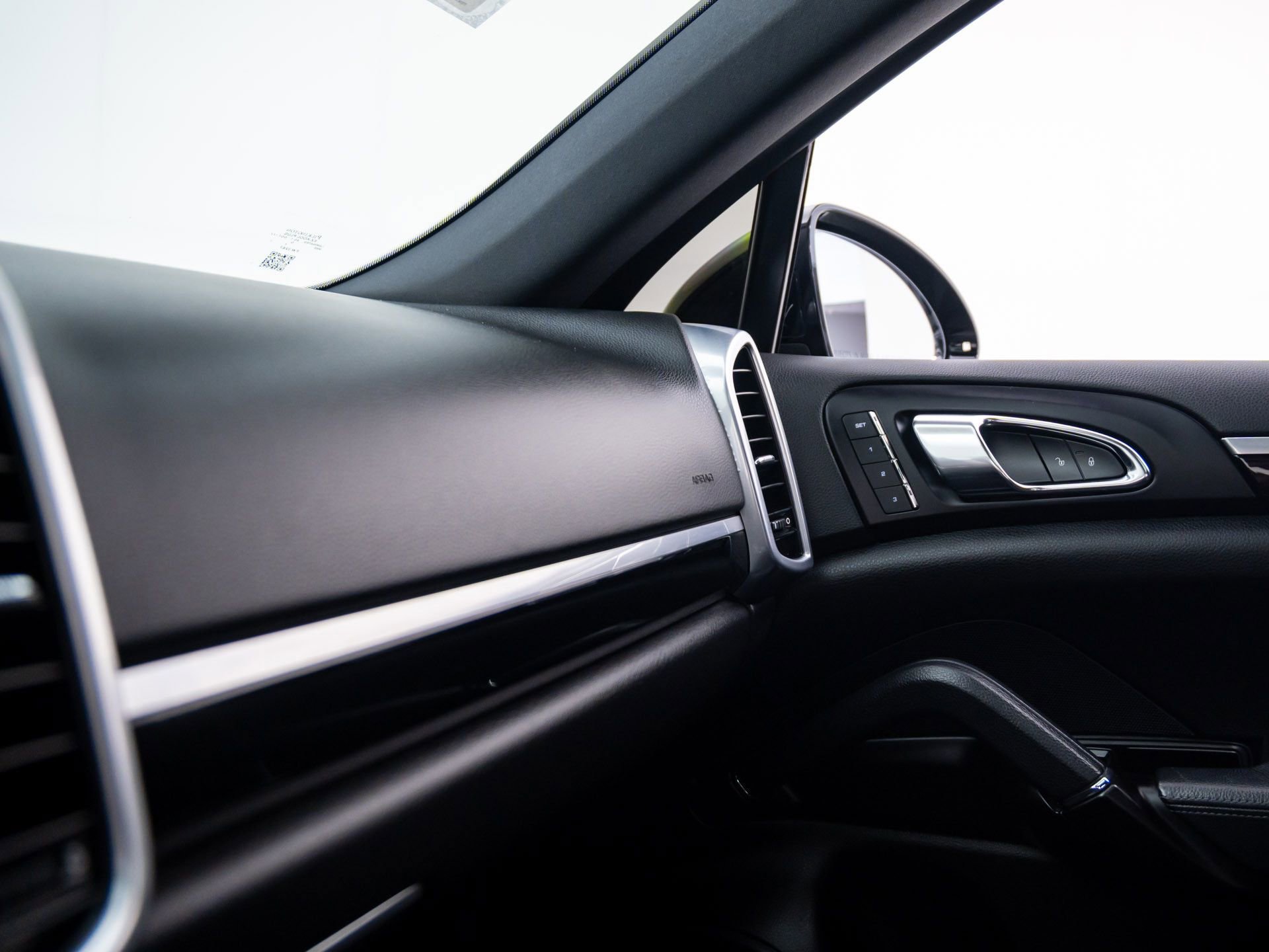 Certified 2017 Porsche Cayenne Platinum Edition image 24