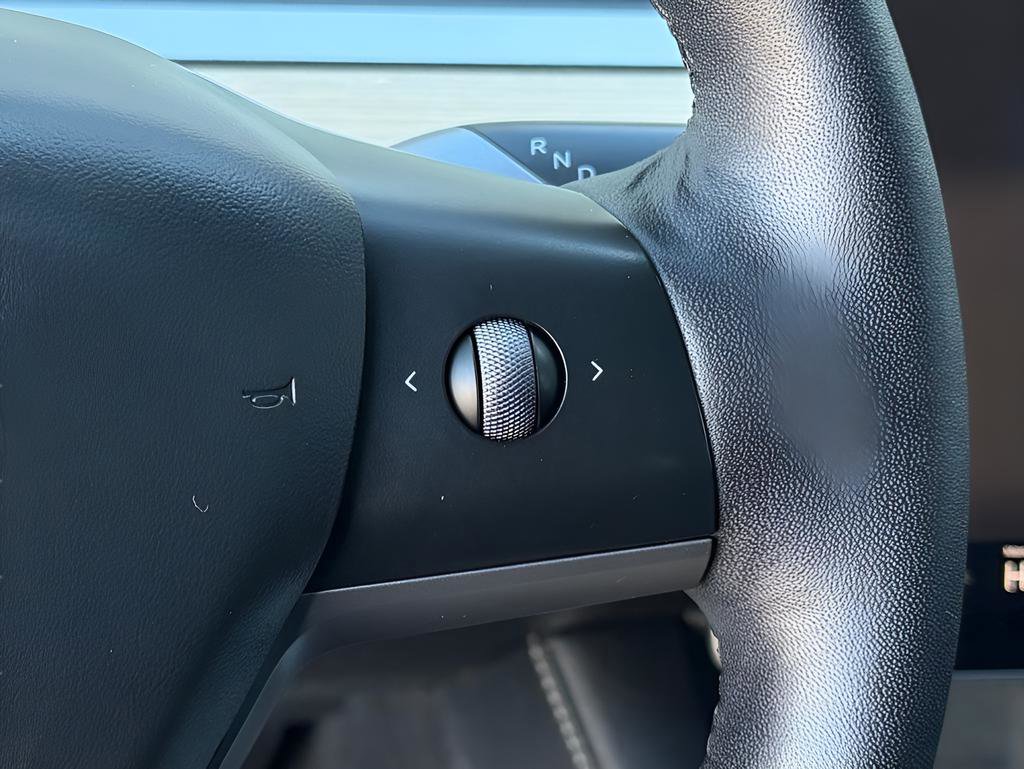 Used 2022 Tesla Model Y Performance image 39