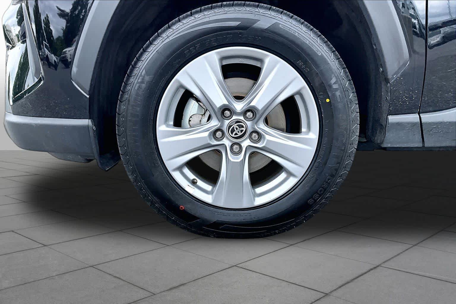Used 2025 Toyota RAV4 LE AWD/4WD image 11