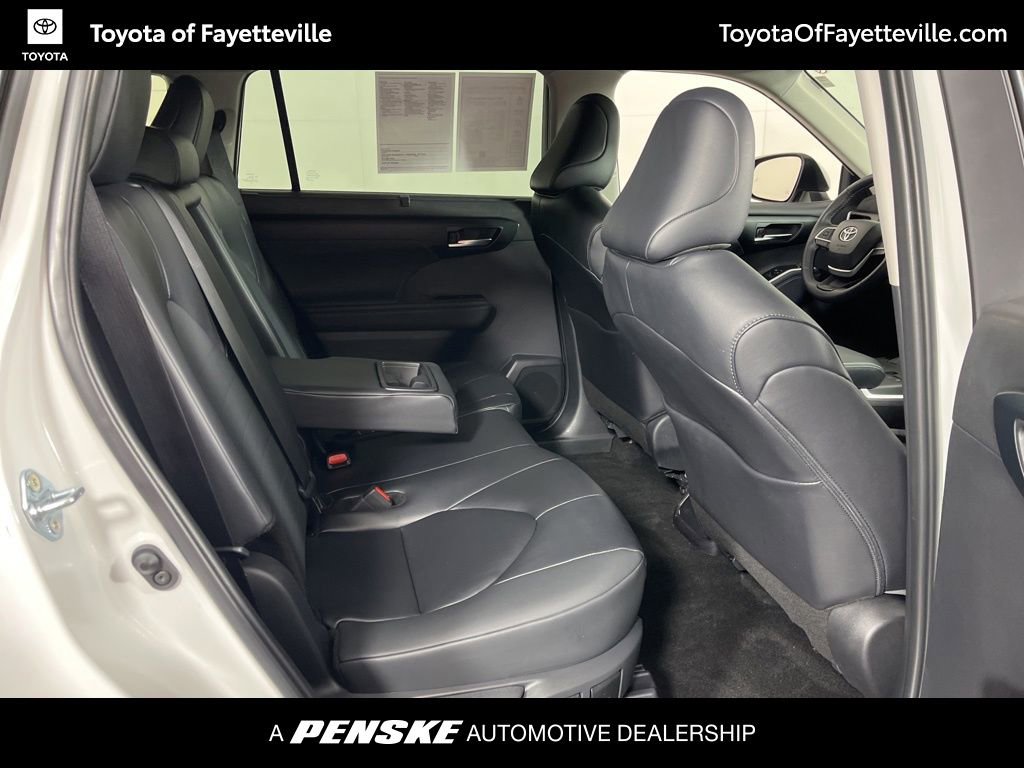 Certified 2025 Toyota Highlander XLE image 9