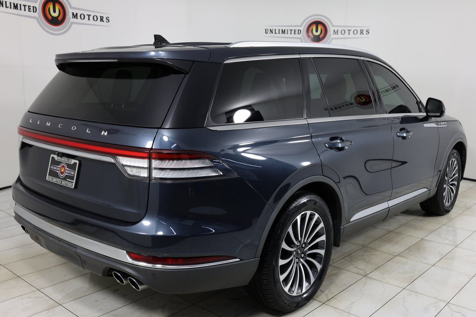 Used 2021 Lincoln Aviator Reserve w/ Class IV Trailer Tow Package image 3