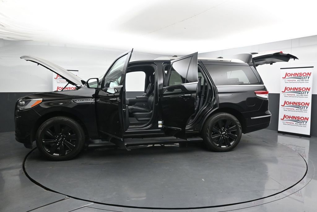 Used 2022 Lincoln Navigator Reserve AWD/4WD image 28