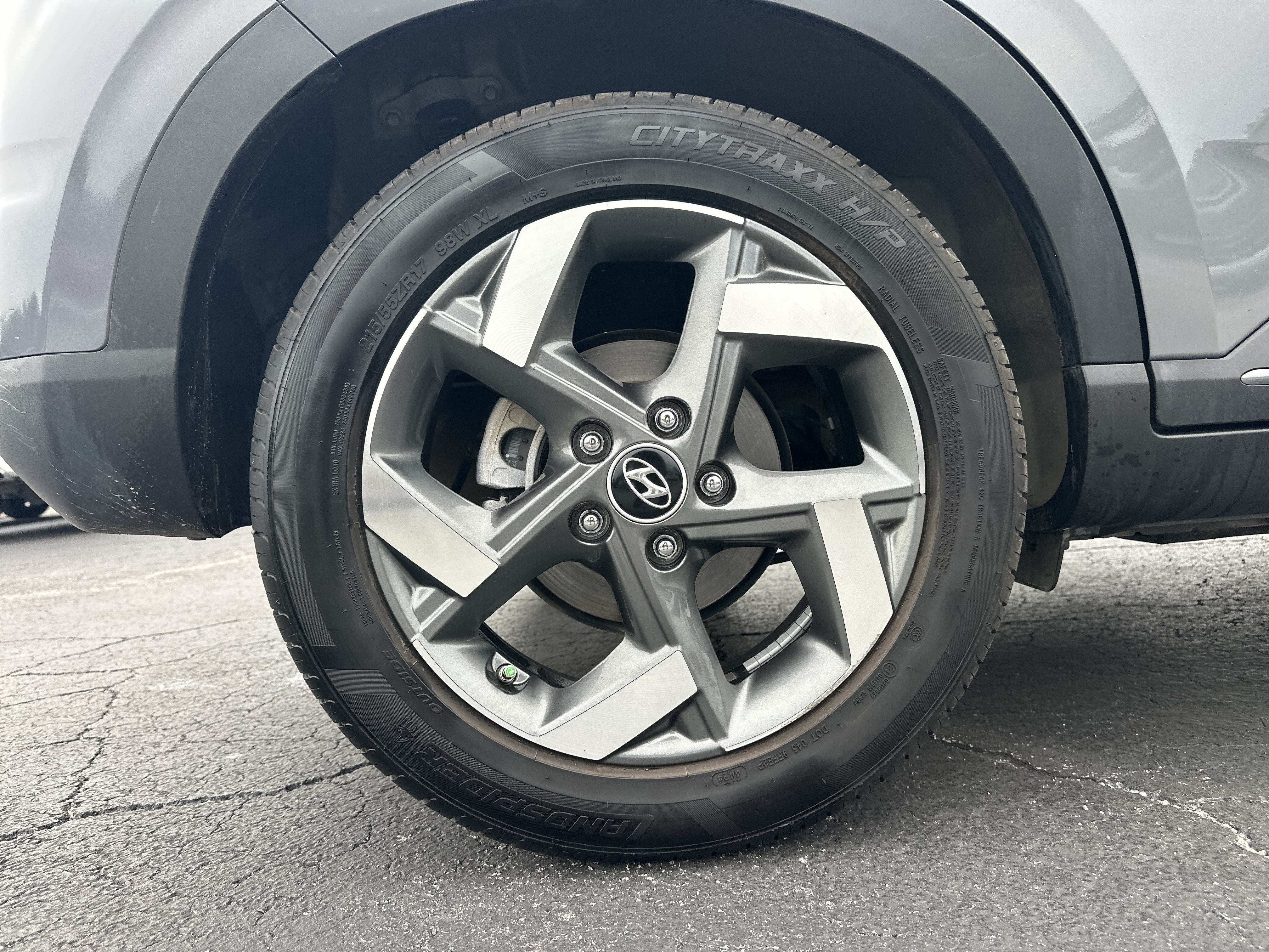 Used 2023 Hyundai Venue Limited FWD image 18