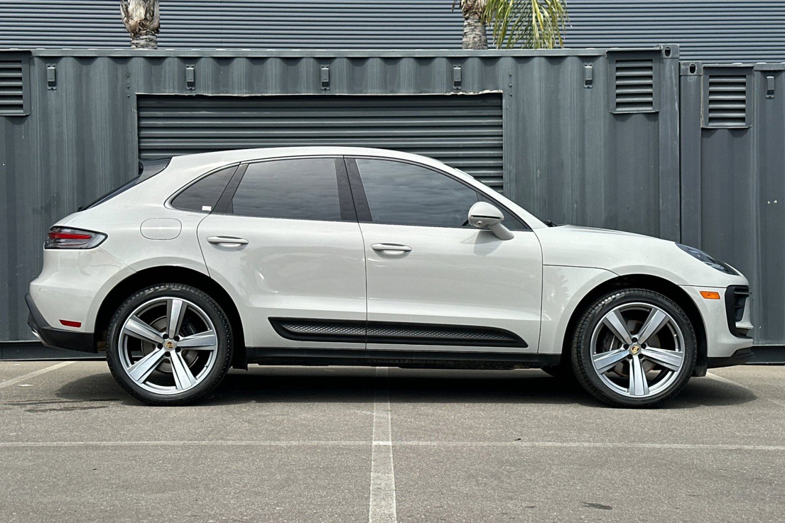 Certified 2022 Porsche Macan AWD/4WD image 9