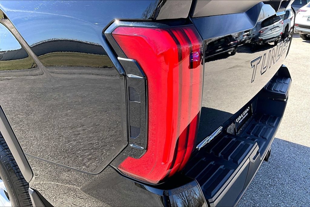 Used 2025 Toyota Tundra SR5 AWD/4WD image 40