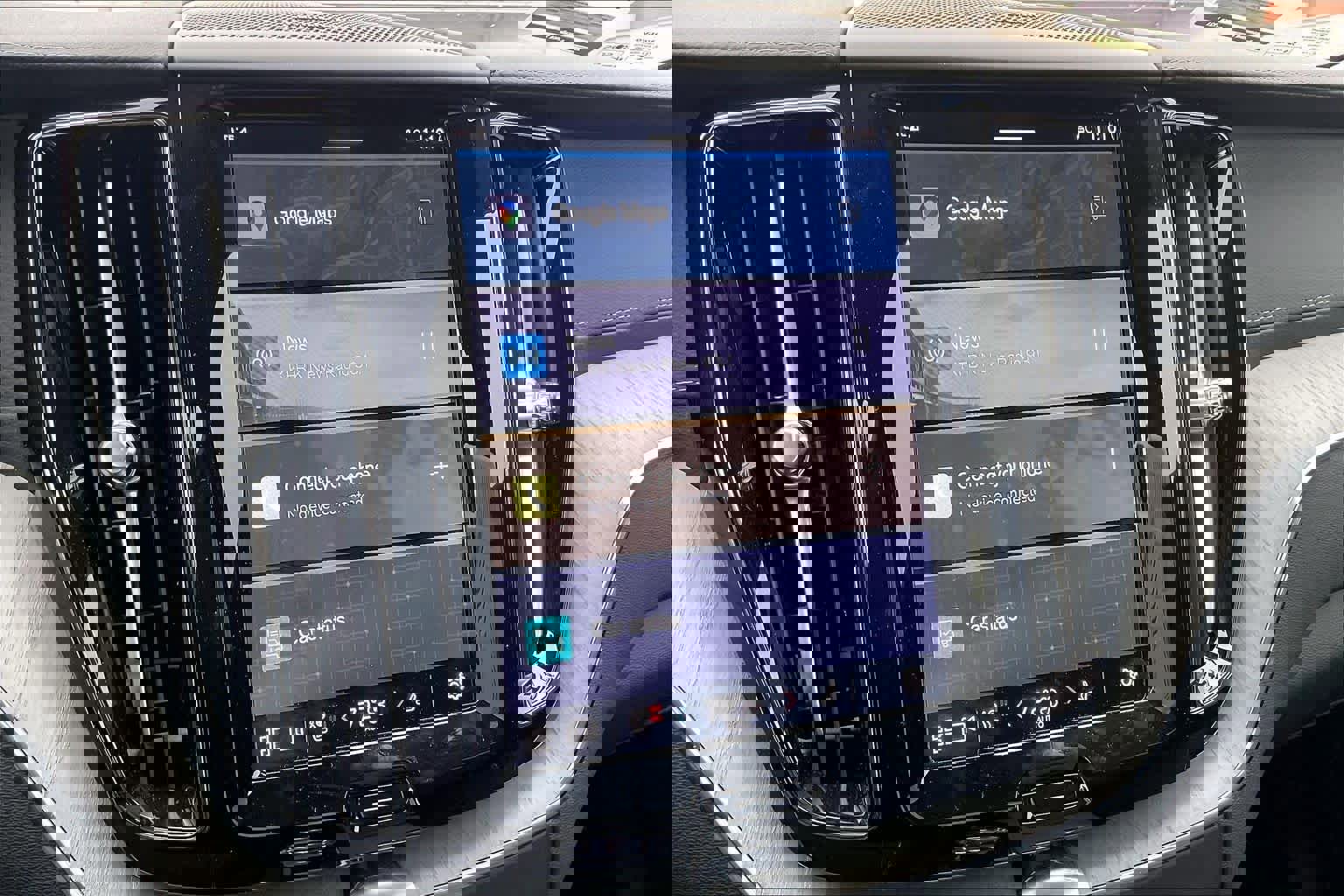 Used 2025 Volvo XC60 B5 Ultra w/ Protection Package Premier image 38