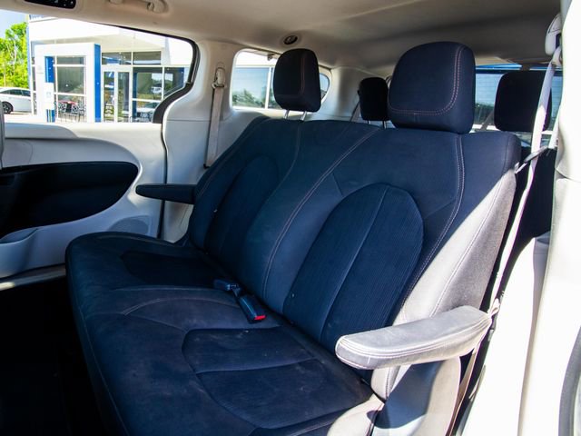 Used 2018 Chrysler Pacifica L FWD image 9