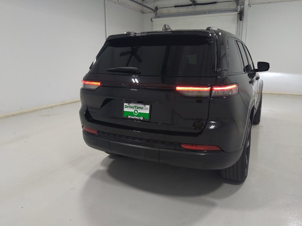 Used 2023 Jeep Grand Cherokee Altitude AWD/4WD image 7