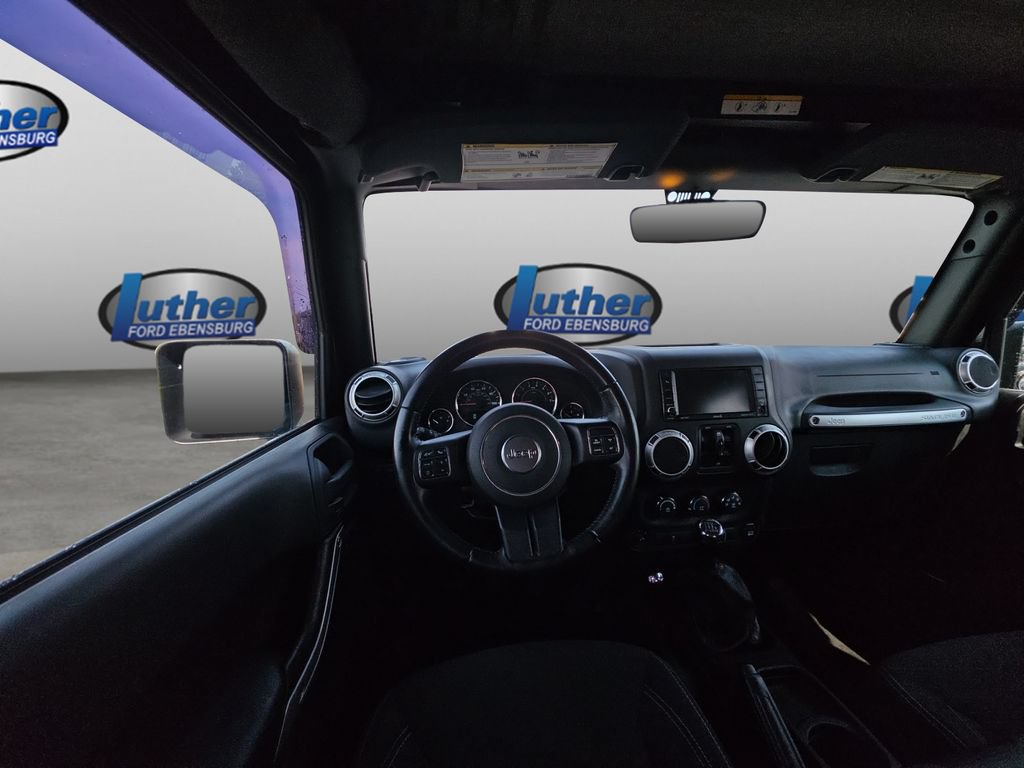 Used 2016 Jeep Wrangler Unlimited Rubicon w/ Connectivity Group AWD/4WD image 12