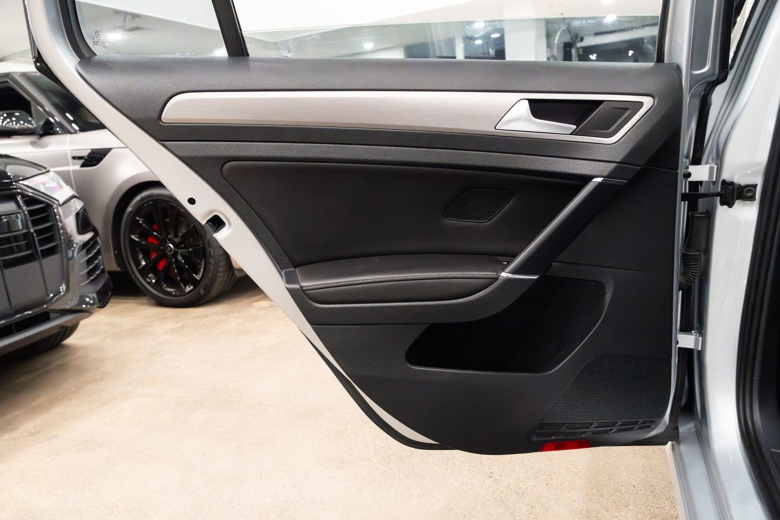 Used 2016 Volkswagen Golf SE image 17