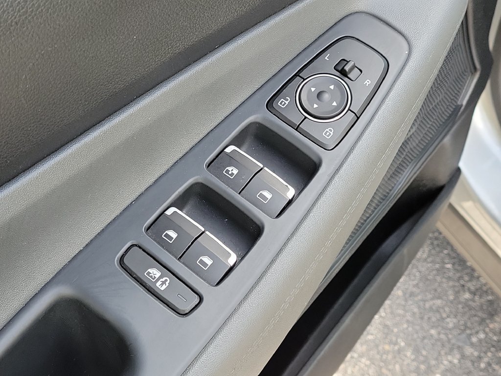 Used 2022 Hyundai Santa Fe SE FWD image 17