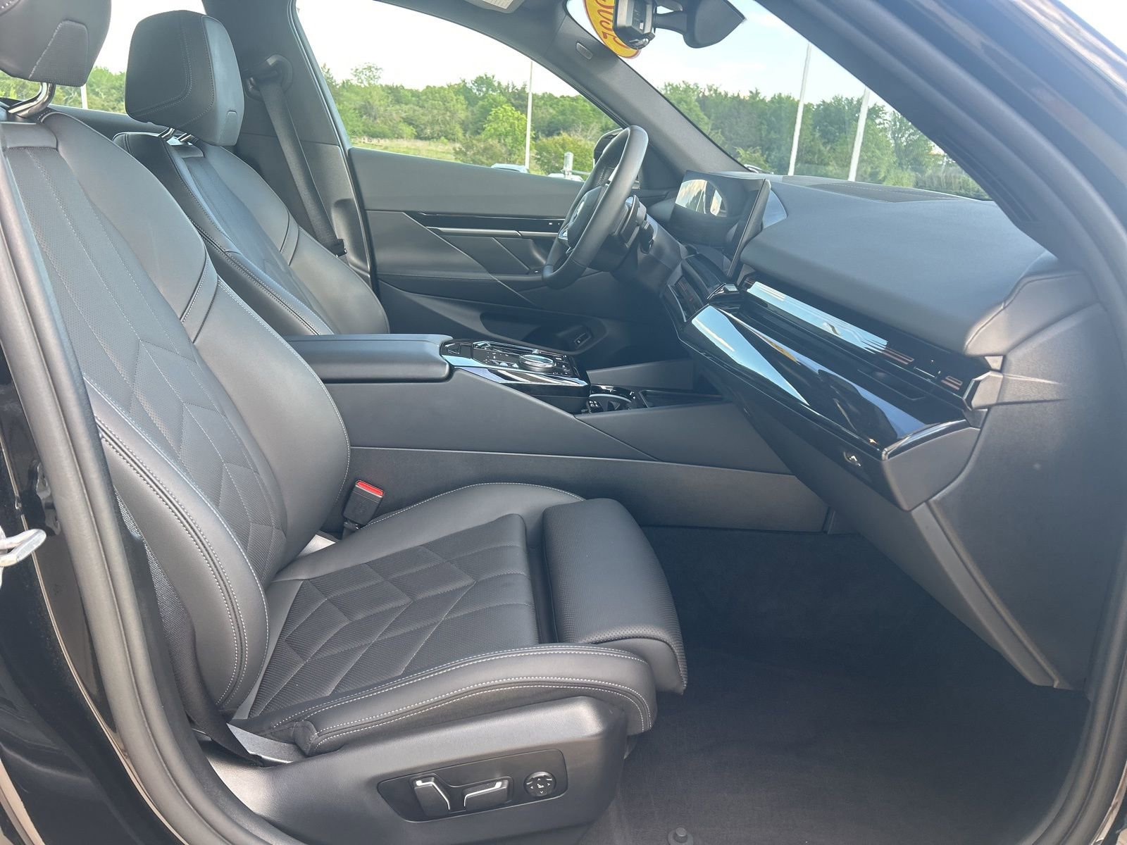 Certified 2025 BMW 530i xDrive image 10