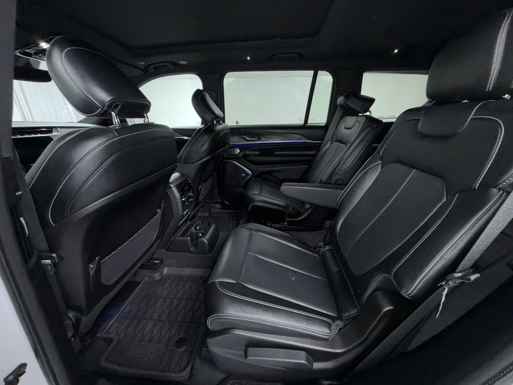 Used 2024 Jeep Grand Cherokee L Overland w/ Trailer Tow Package image 4