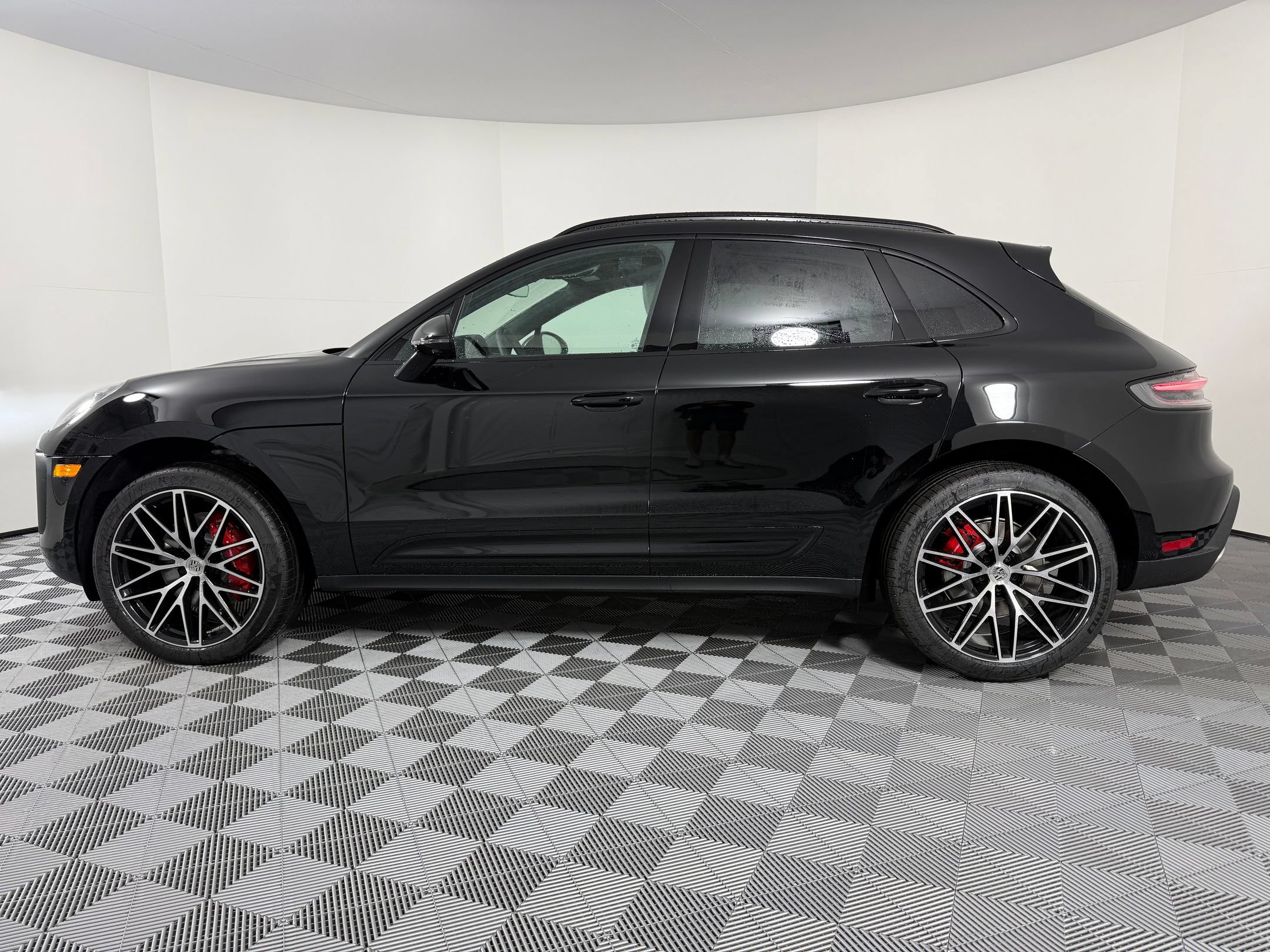 Used 2026 Porsche Macan S AWD/4WD image 2