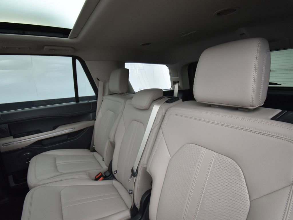 Used 2022 Ford Expedition Limited image 12