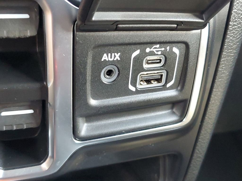 Used 2022 Jeep Wrangler Unlimited Sahara image 32