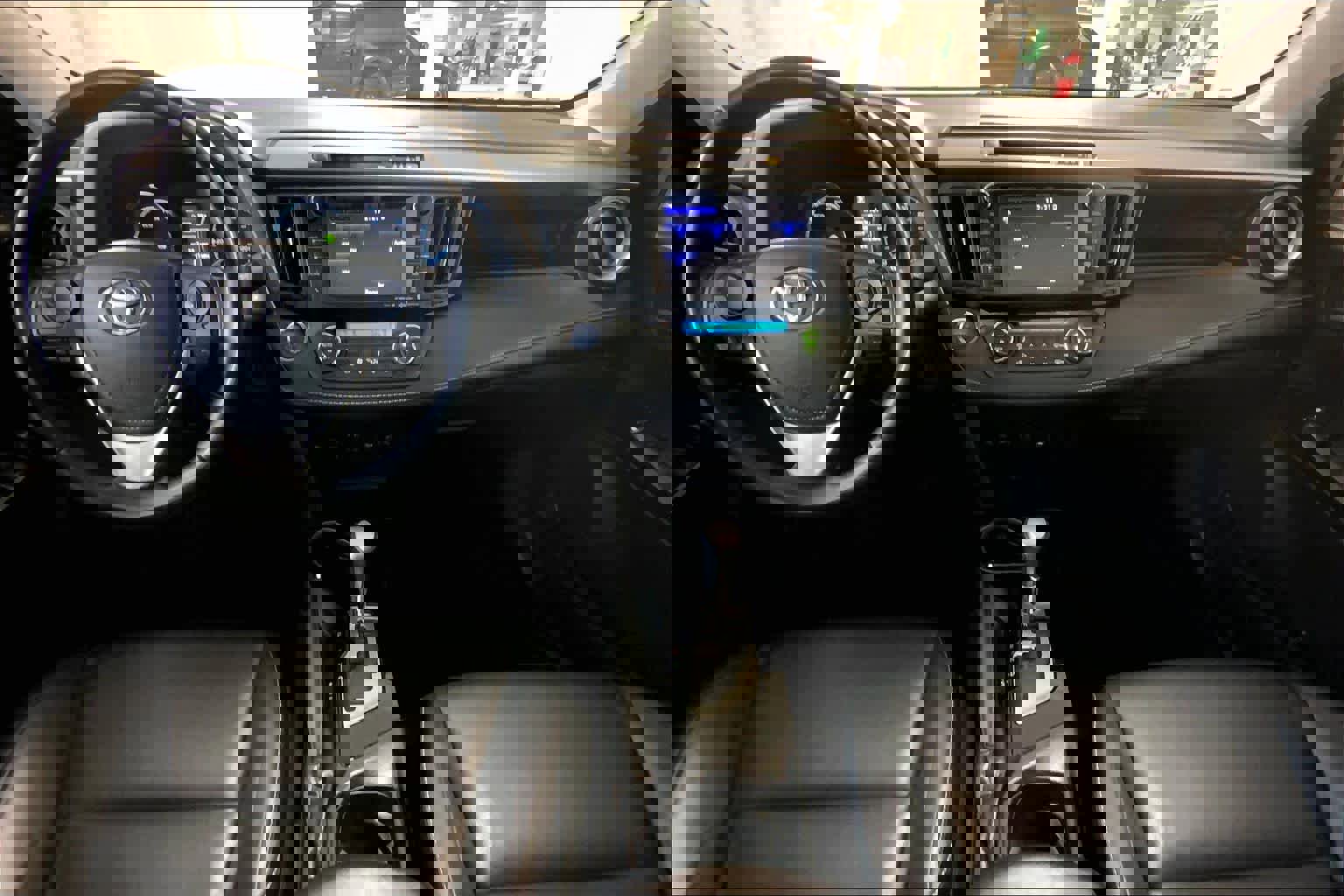 Used 2017 Toyota RAV4 Limited image 16