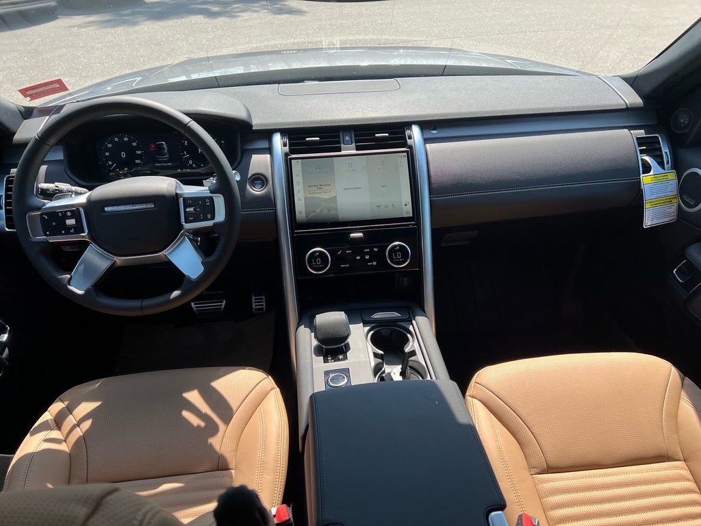 New 2026 Land Rover Discovery Dynamic SE image 25