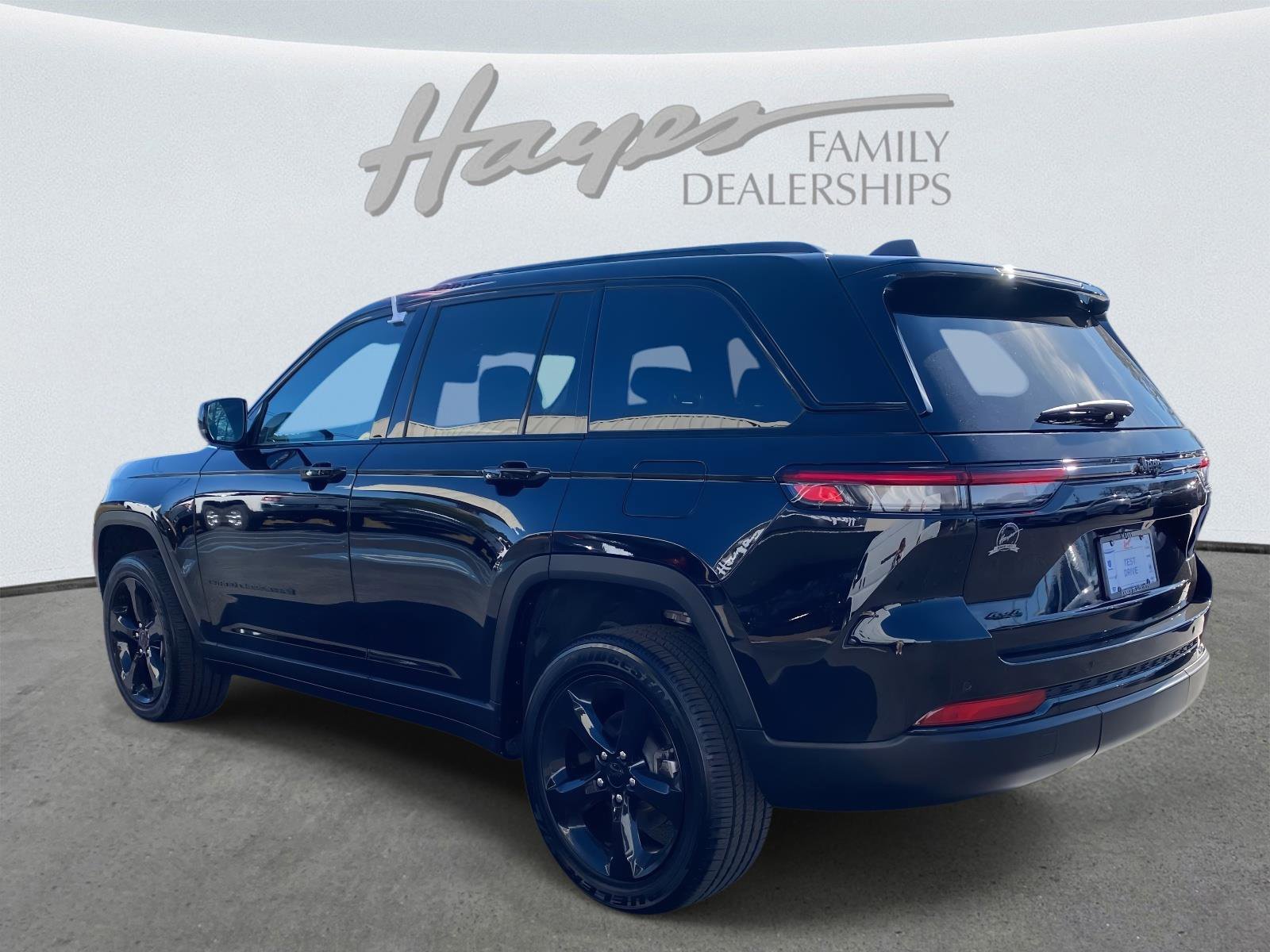 Certified 2024 Jeep Grand Cherokee Altitude image 38