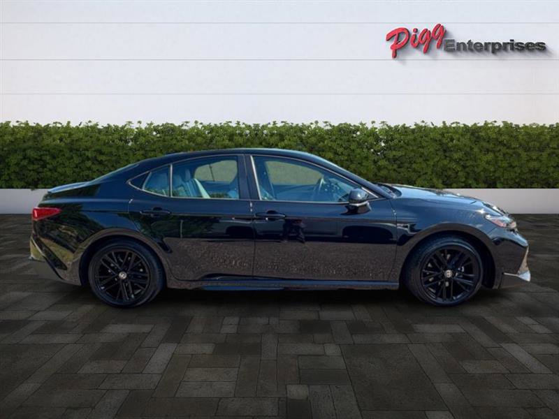 Used 2025 Toyota Camry SE image 6