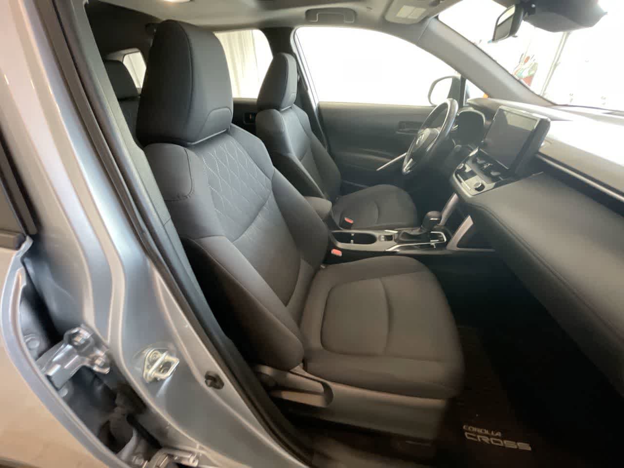 Certified 2023 Toyota Corolla Cross LE w/ Moonroof Package image 25