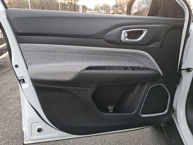 Used 2024 Jeep Compass Latitude image 13