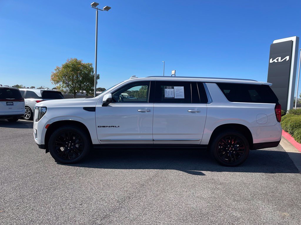 Used 2024 GMC Yukon XL Denali w/ Advanced Technology Package AWD/4WD image 4