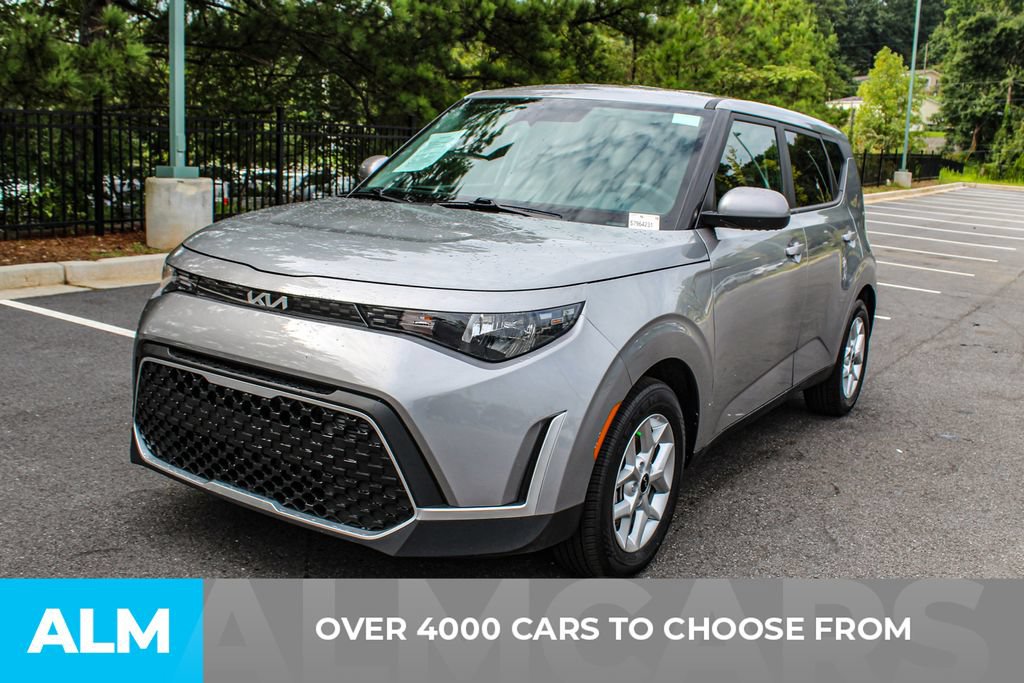 Used 2025 Kia Soul LX w/ LX Technology Package FWD image 2