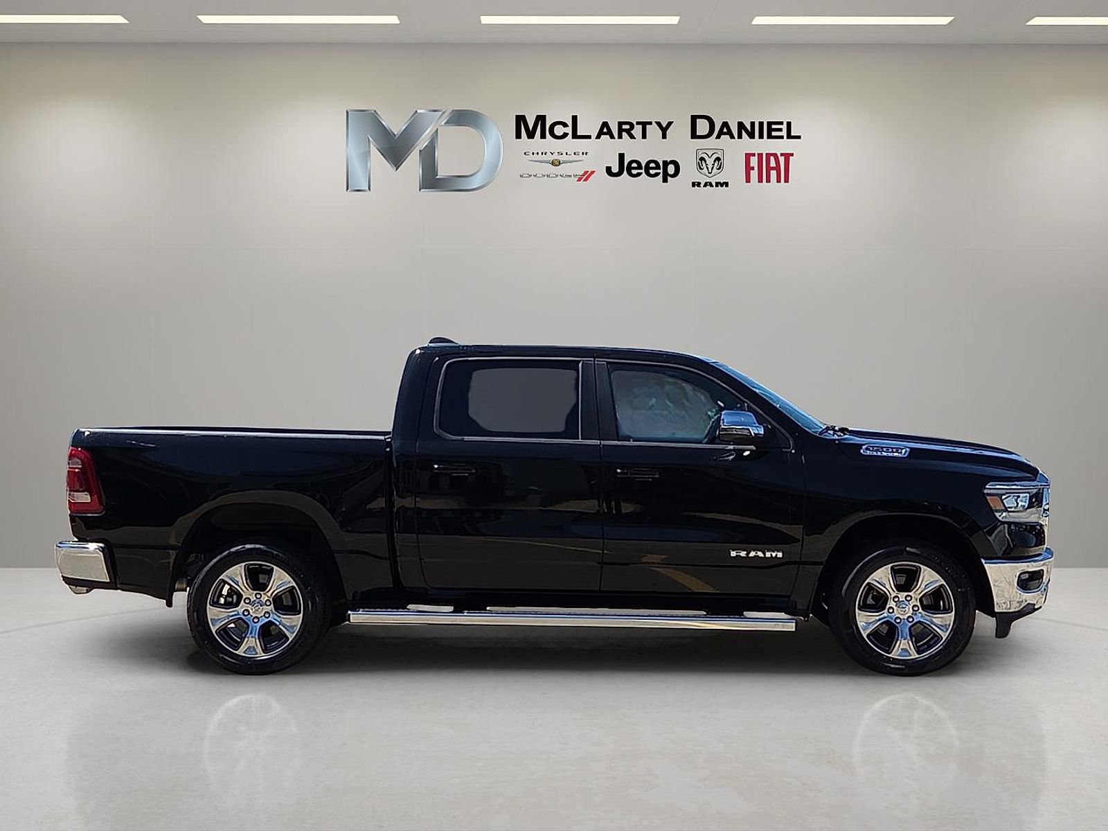 Used 2023 RAM 1500 Laramie AWD/4WD image 6