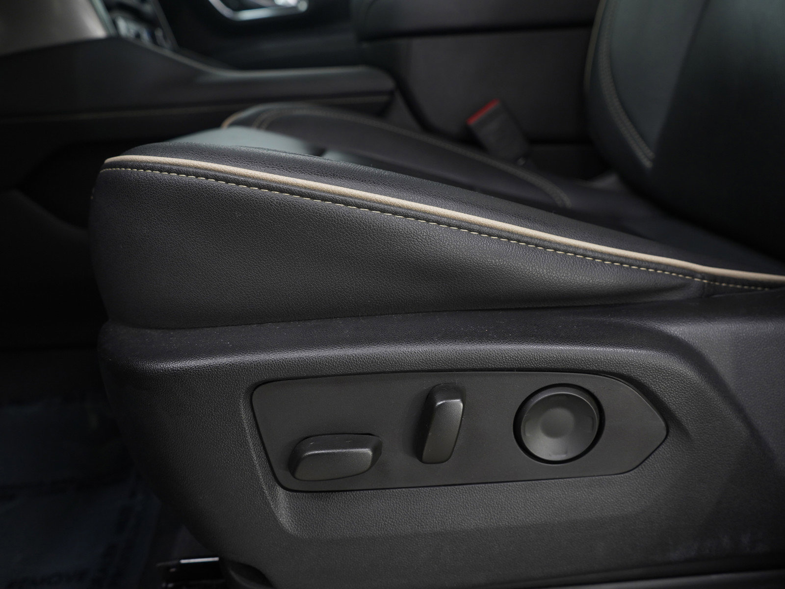 Used 2023 Chevrolet Tahoe Premier w/ Max Trailering Package image 28