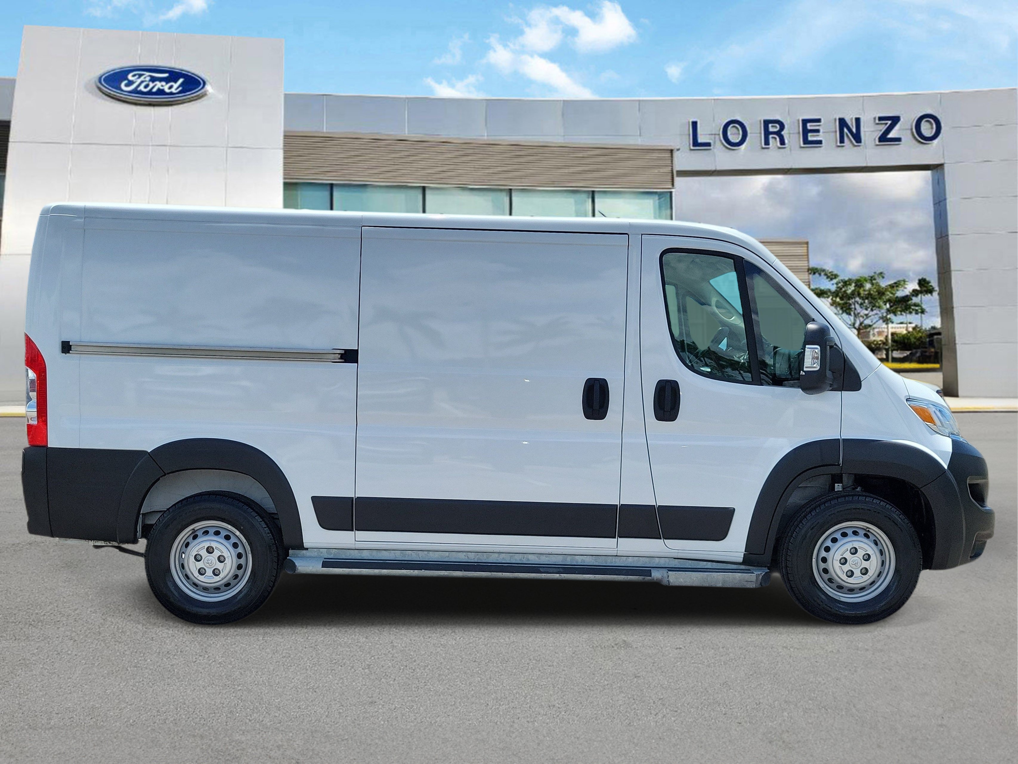 Used 2025 RAM ProMaster 2500 w/ U-Haul Equipment Group FWD image 4