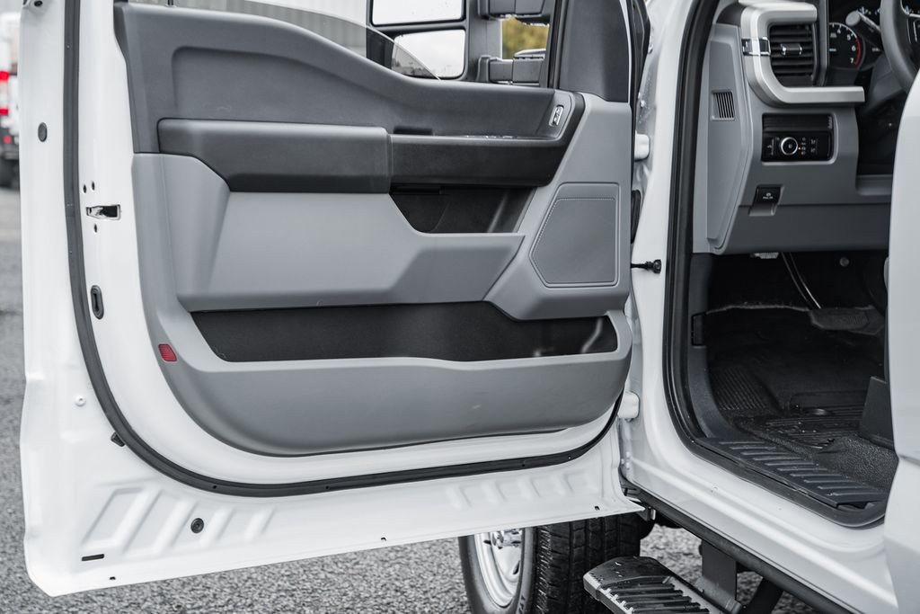 Used 2024 Ford F250 XL w/ Snow Plow Prep Package image 39