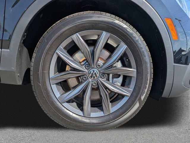Certified 2023 Volkswagen Tiguan SE w/ Panoramic Sunroof Package FWD image 12