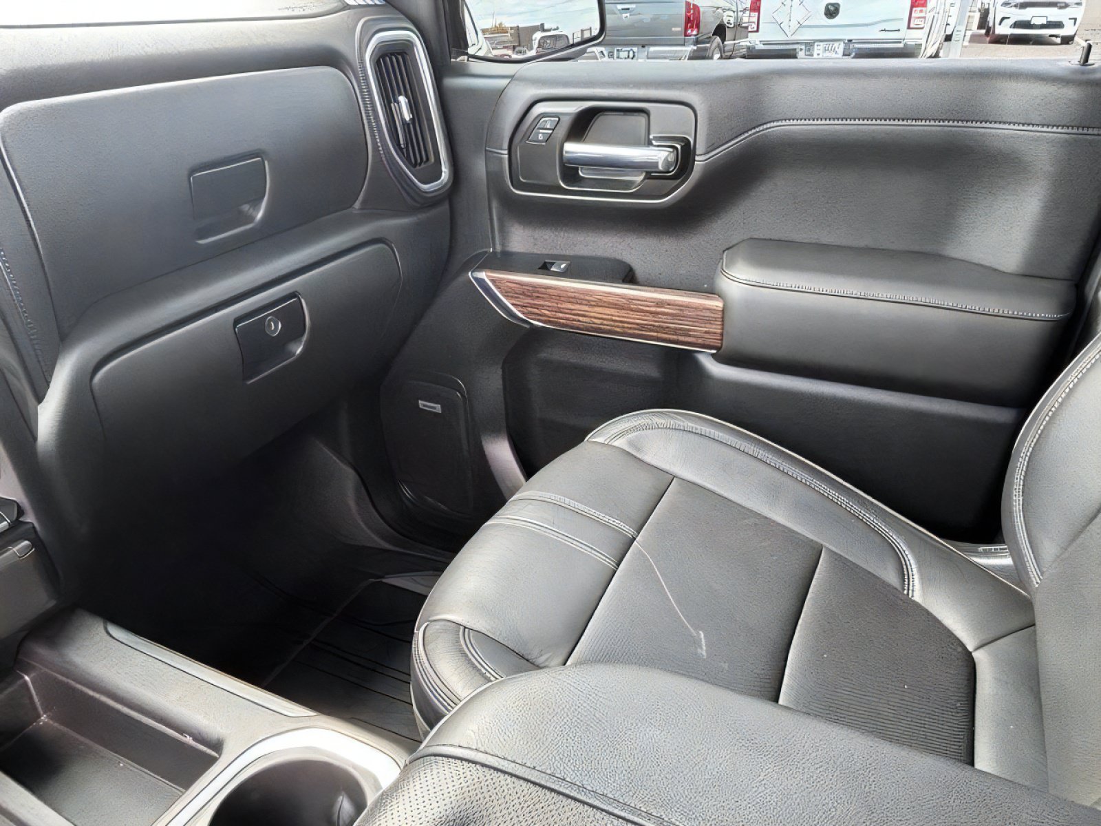 Used 2019 Chevrolet Silverado 1500 High Country w/ Technology Package AWD/4WD image 17