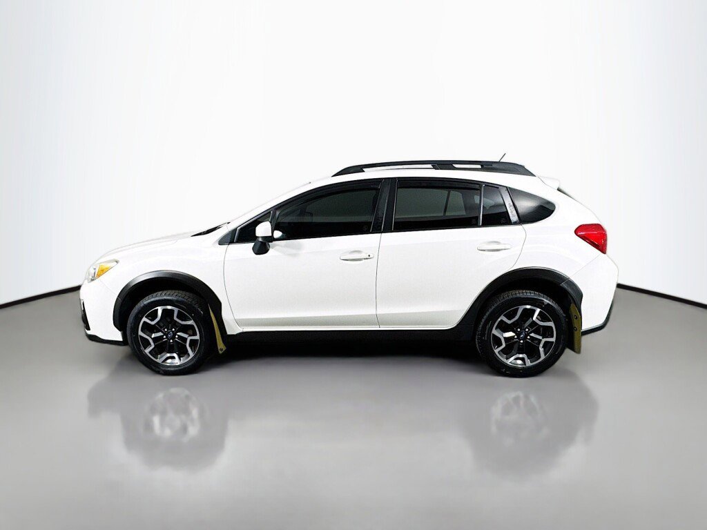 Used 2017 Subaru Crosstrek 2.0i Premium image 2