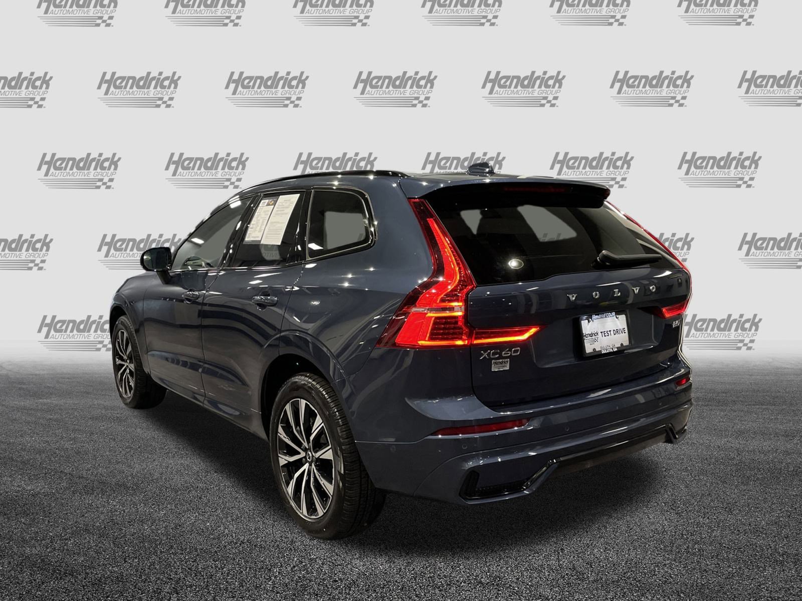 Used 2025 Volvo XC60 B5 Plus image 8