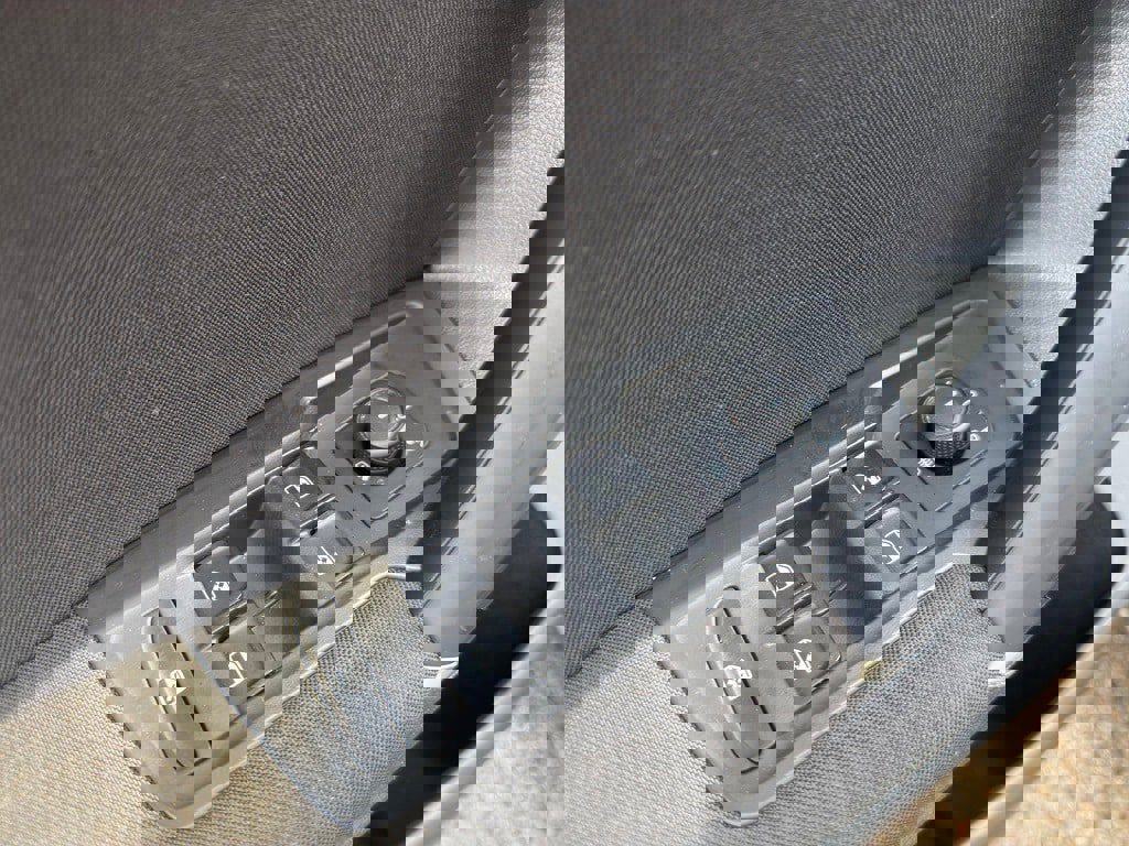 Used 2020 Volkswagen Tiguan S image 12