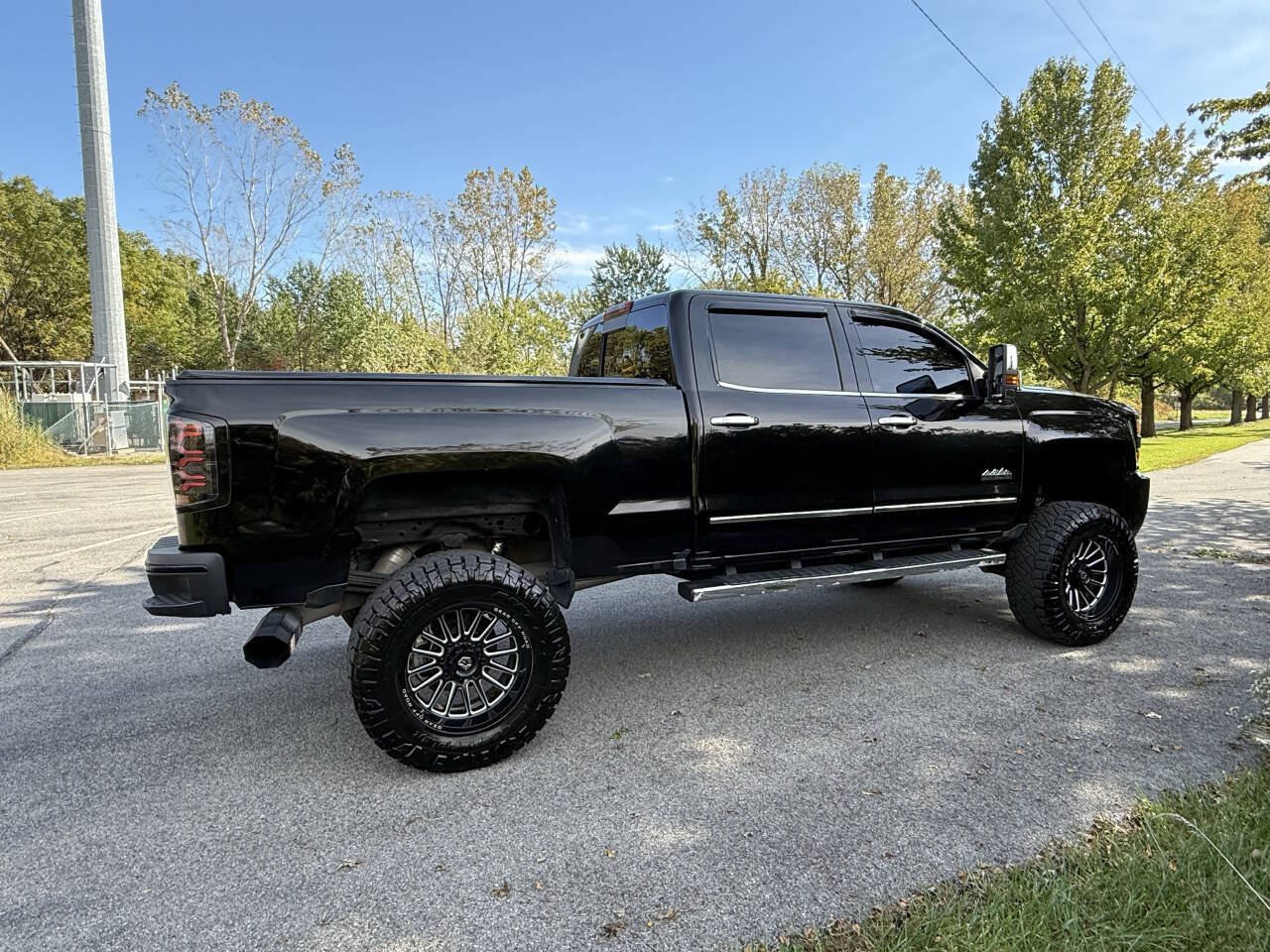 Used 2017 Chevrolet Silverado 2500 High Country w/ Duramax Plus Package AWD/4WD image 6