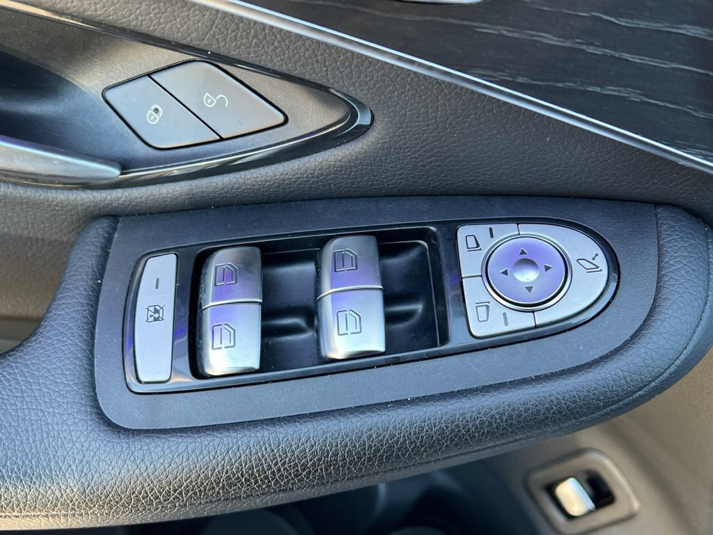 Used 2022 Mercedes-Benz GLC 300 4MATIC image 13