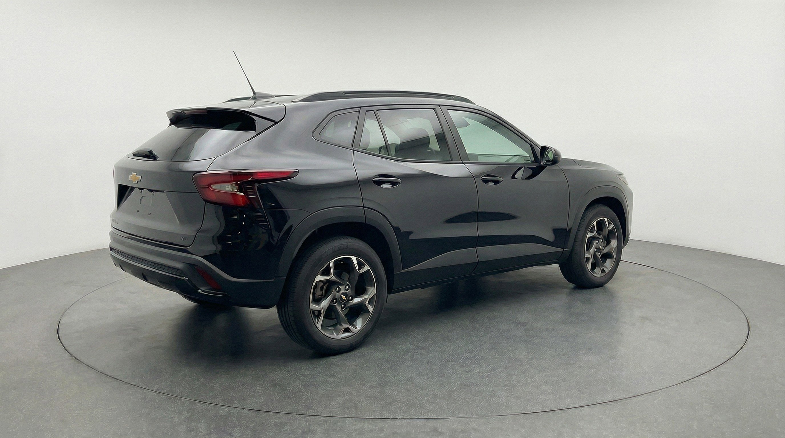 Used 2025 Chevrolet Trax LT FWD image 9