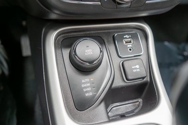 Used 2020 Jeep Compass Latitude w/ Cold Weather Group image 29
