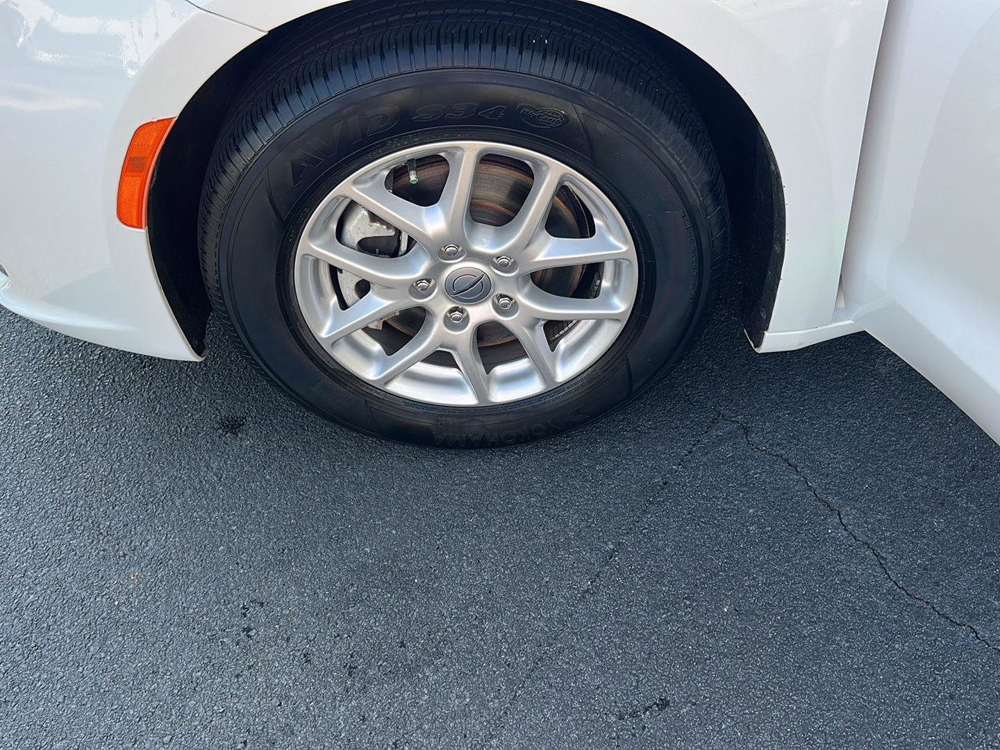 Used 2023 Chrysler Pacifica Touring-L image 35