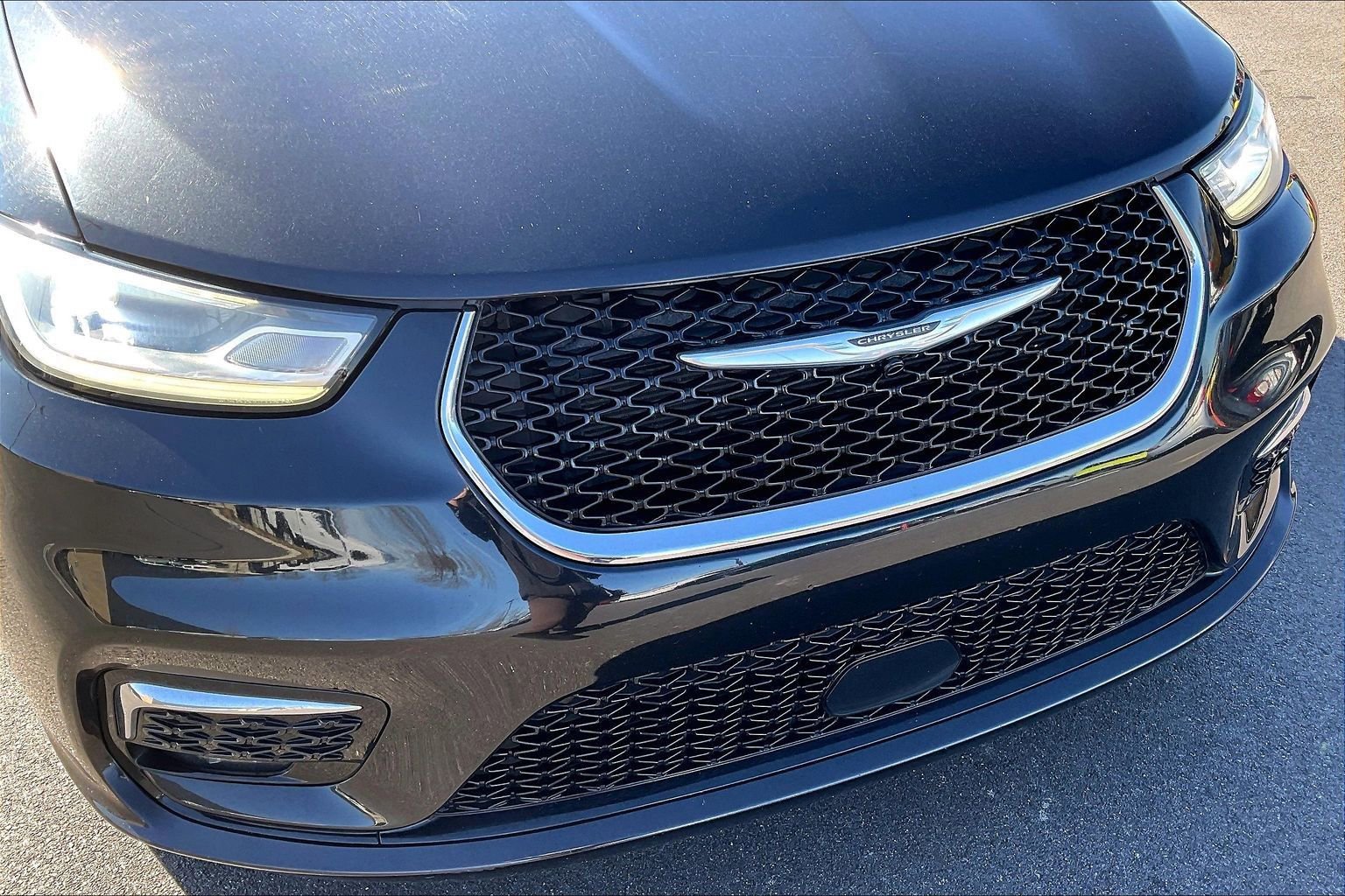 Used 2023 Chrysler Pacifica Limited image 34