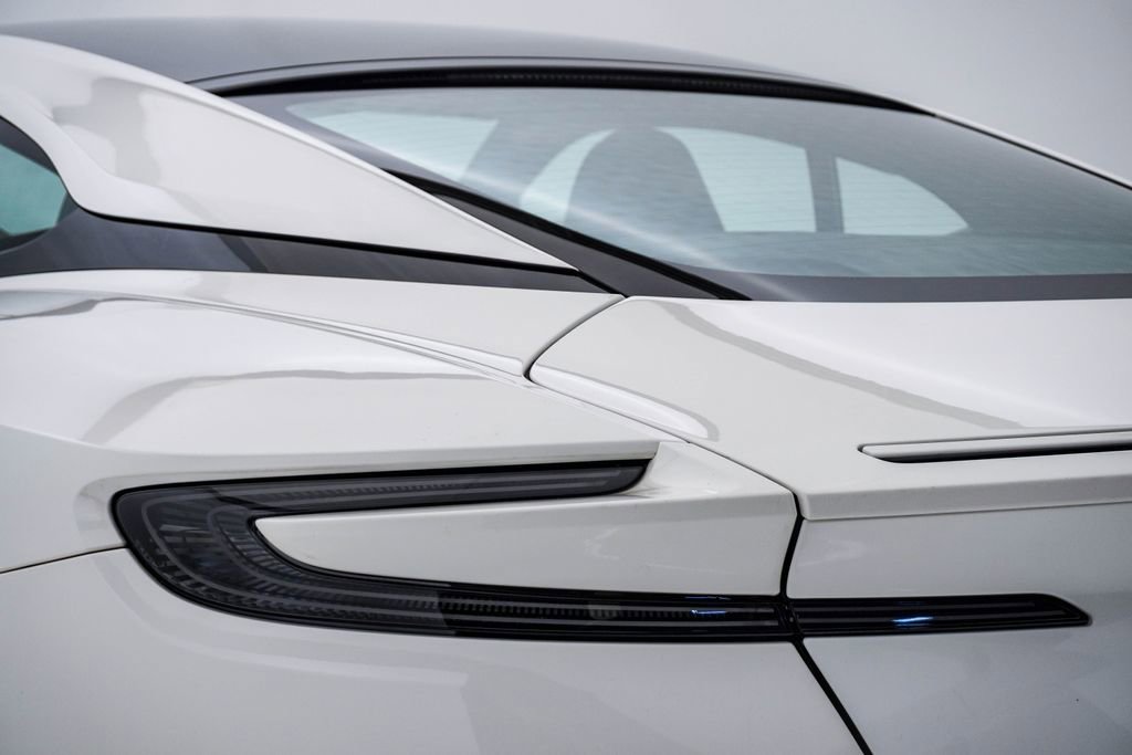 Used 2021 Aston Martin DB11 Coupe image 13