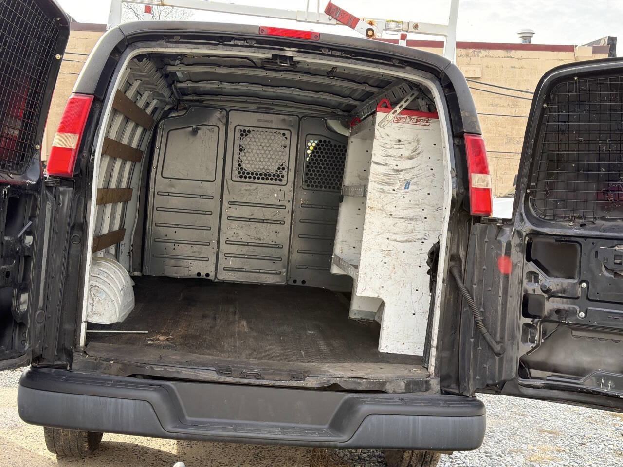 Used 2014 GMC Savana 2500 image 26