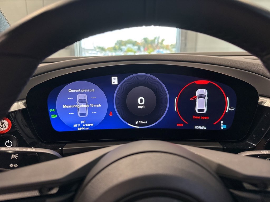 Used 2025 Porsche Macan 4 Electric image 24