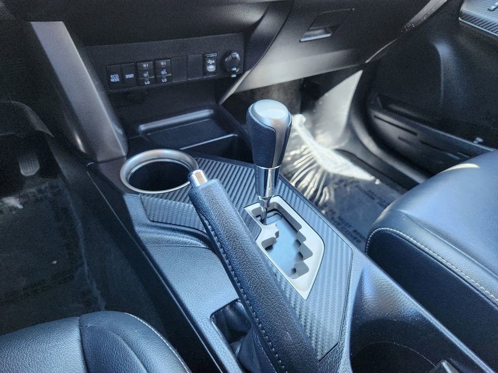 Used 2015 Toyota RAV4 Limited w/ Technology Package image 16